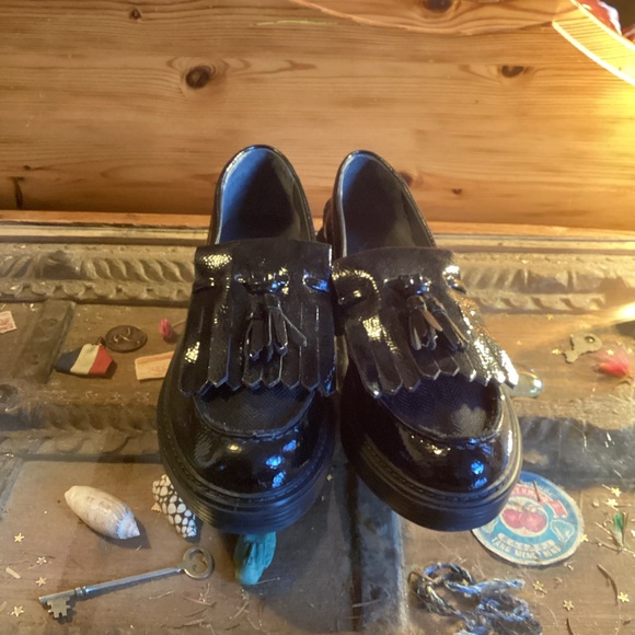 Franco Sarto Black Patent Leather Platform Loafers with Tassles - Picture 2 of 4